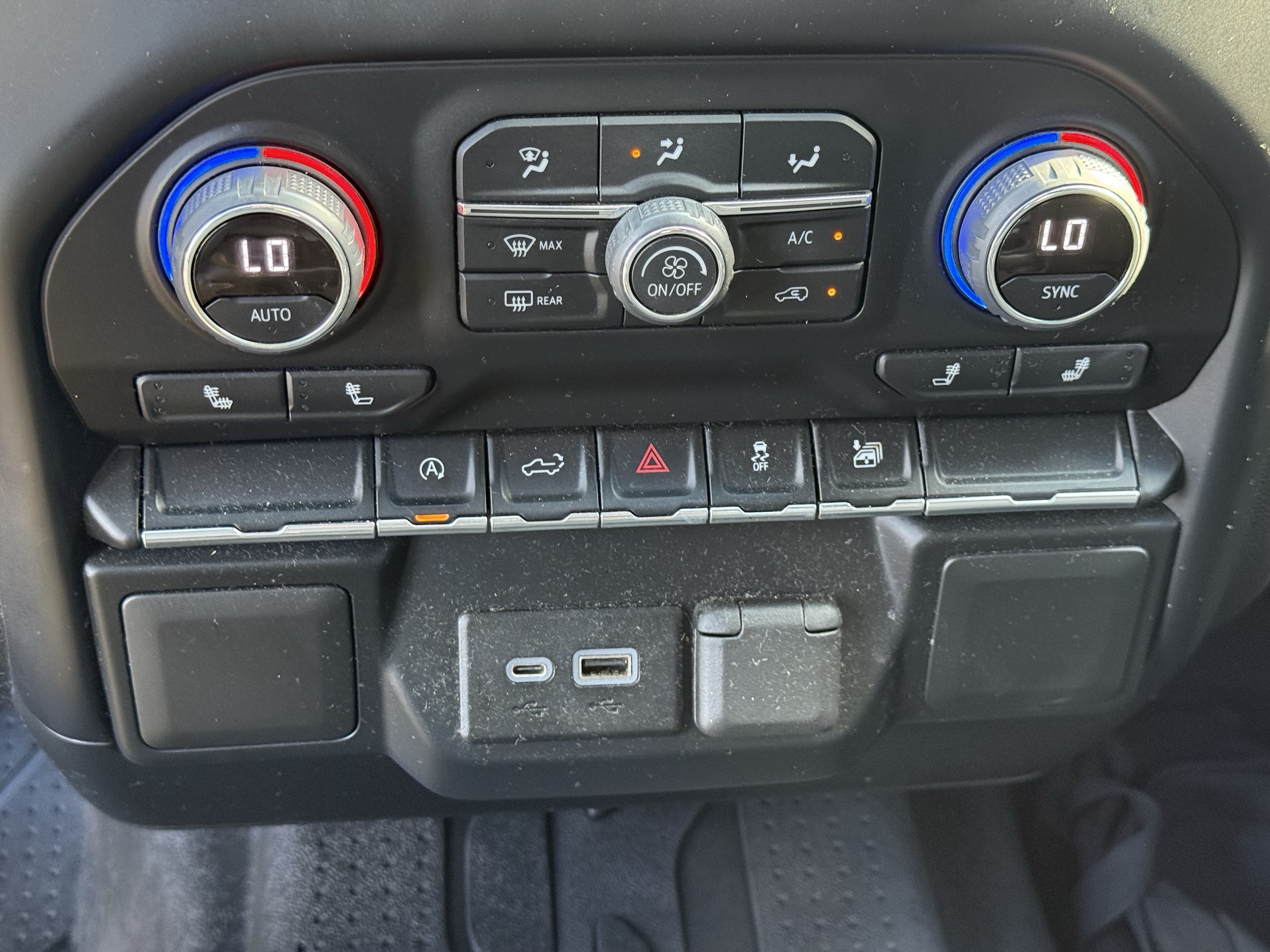 Used 2022 Chevrolet Silverado 1500 LT AWD/4WD image 27
