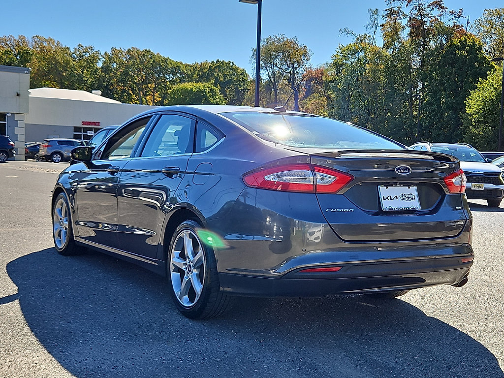 Used 2015 Ford Fusion SE FWD image 5
