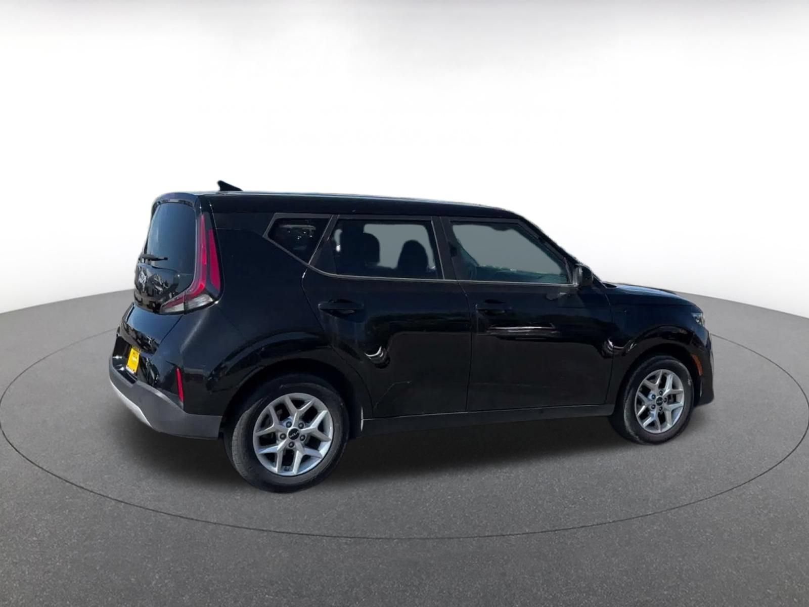 Used 2025 Kia Soul LX w/ LX Technology Package FWD image 14