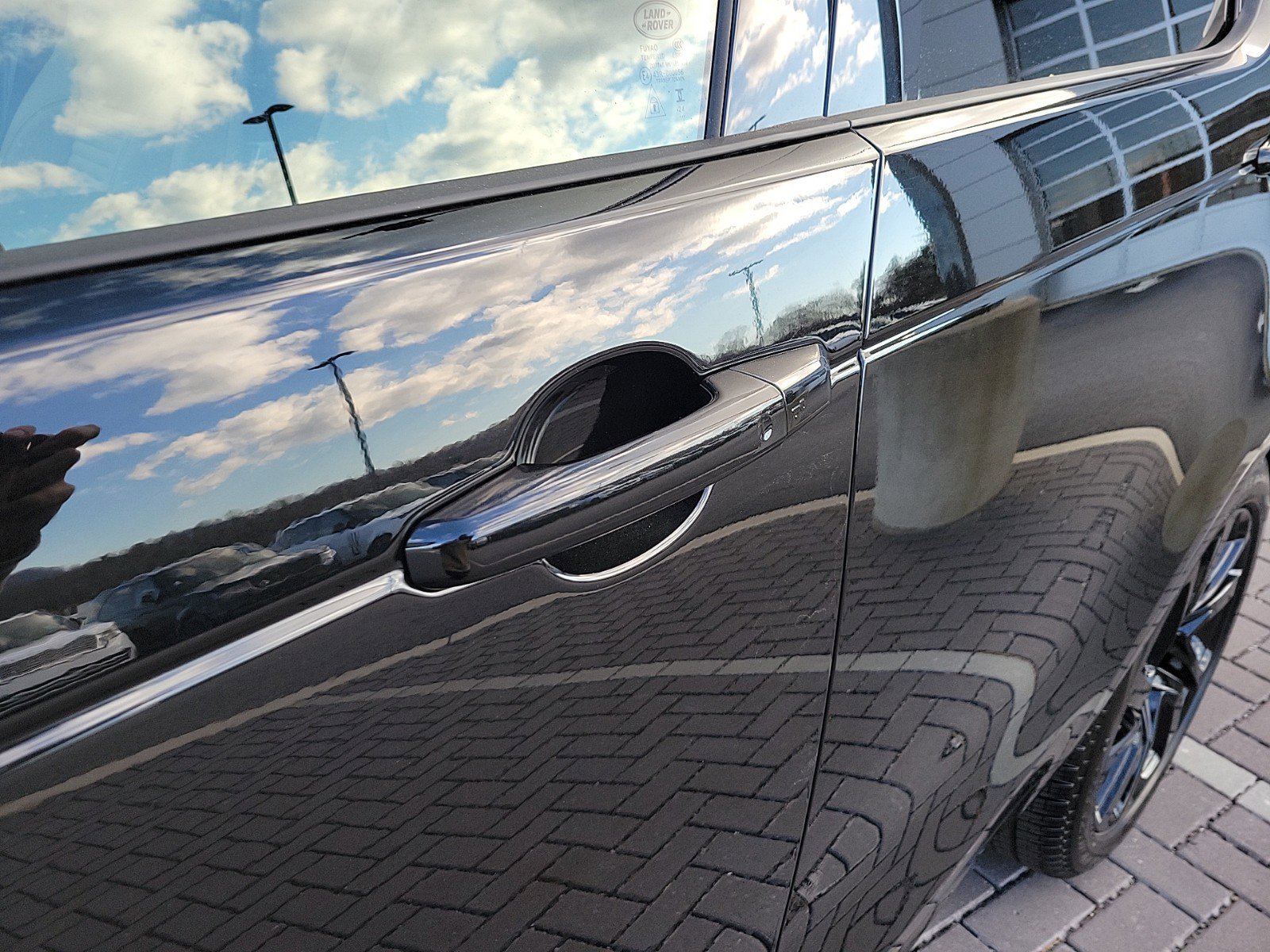 Used 2025 Land Rover Discovery Dynamic SE image 14