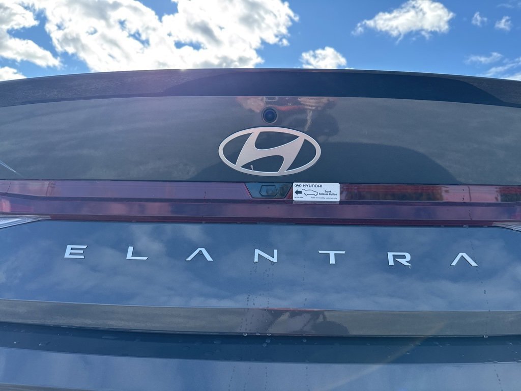 New 2025 Hyundai Elantra Sport image 10
