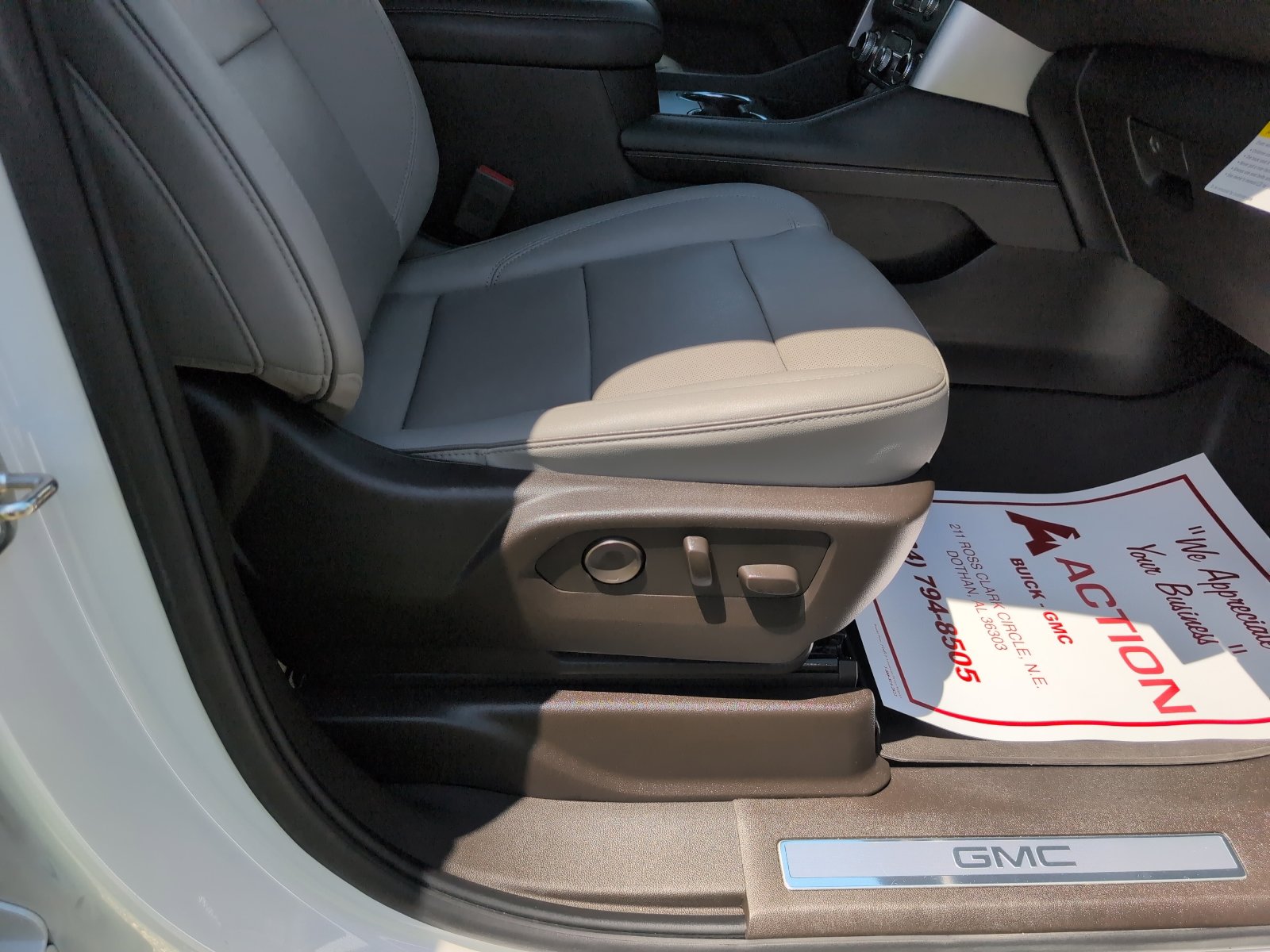 Used 2023 GMC Yukon XL SLT w/ SLT Luxury Package image 10