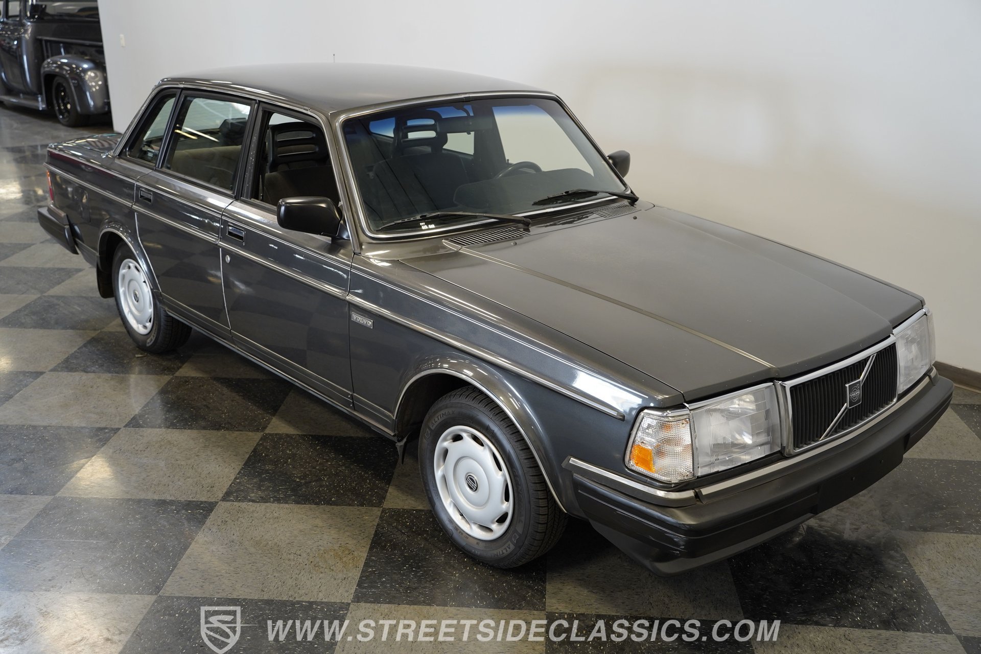 Used 1988 Volvo 240 Sedan RWD image 37