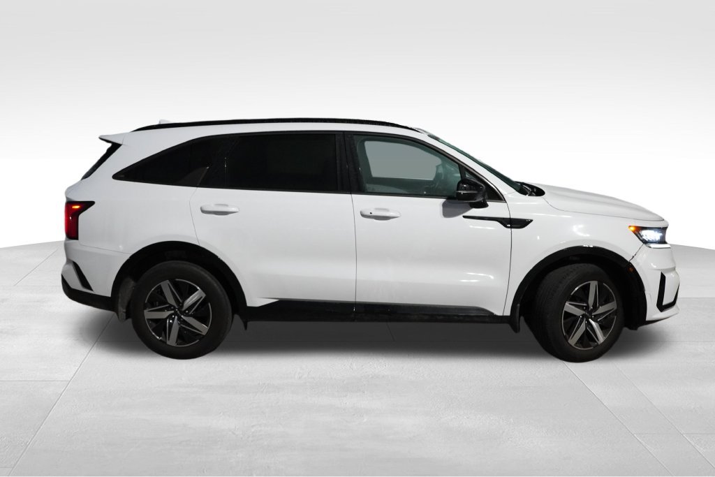 Certified 2022 Kia Sorento S FWD image 2