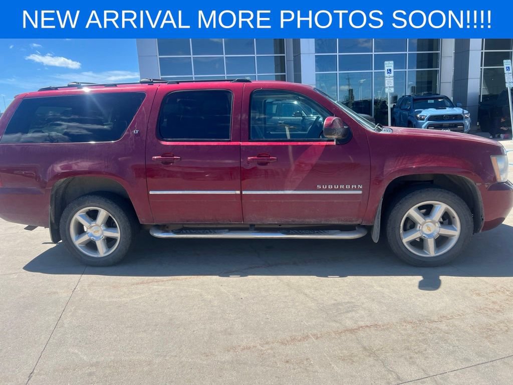 Used 2011 Chevrolet Suburban LT w/ Luxury Package AWD/4WD image 2