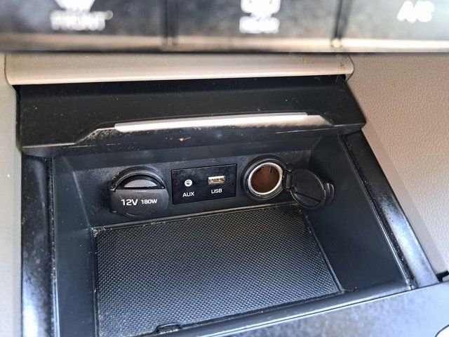 Used 2017 Hyundai Elantra Limited image 17
