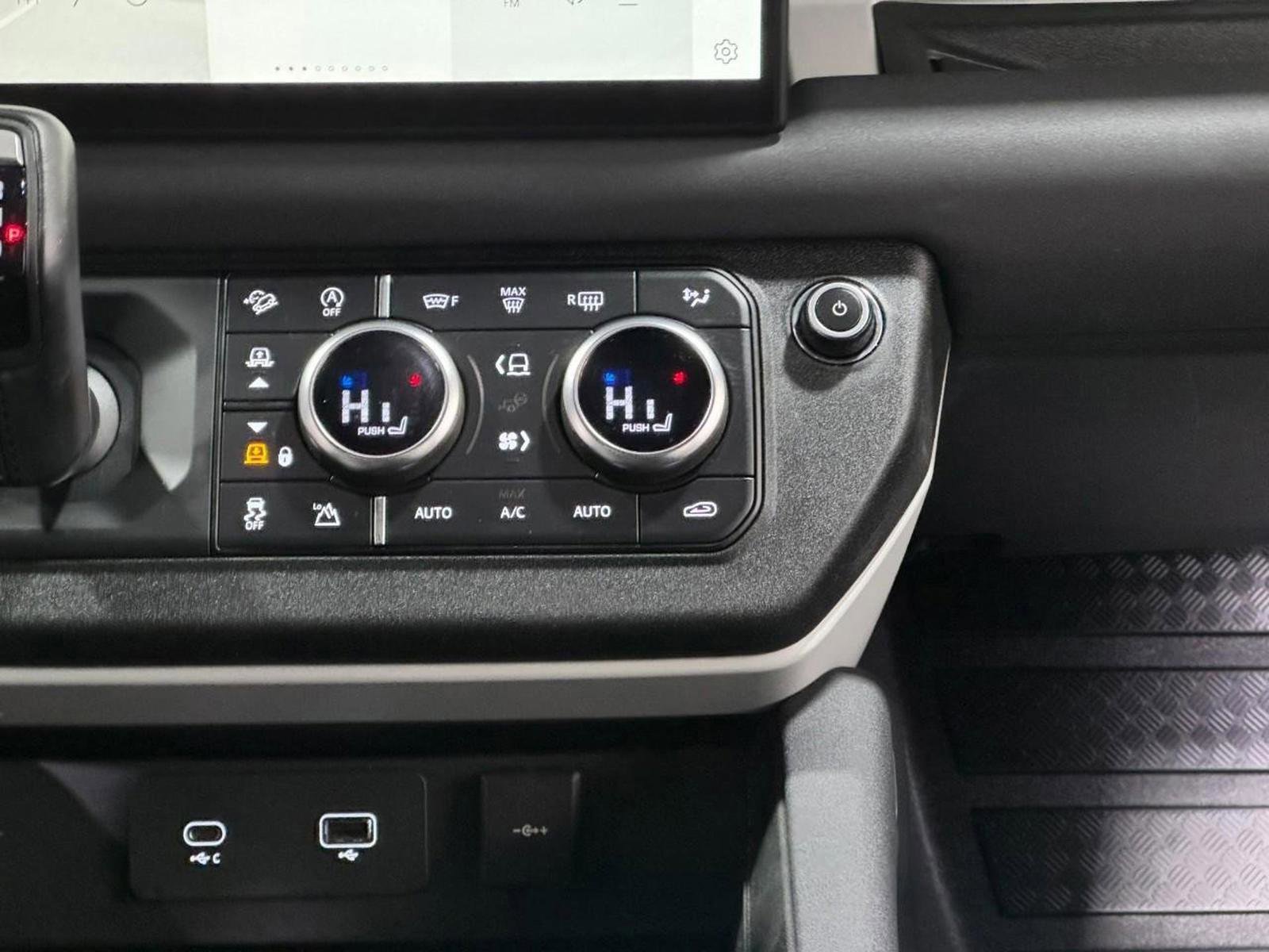 Used 2023 Land Rover Defender 130 SE image 13