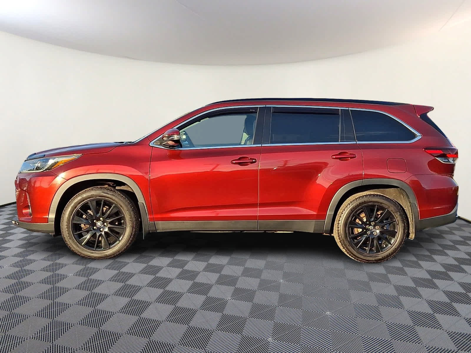 Used 2019 Toyota Highlander SE AWD/4WD image 9