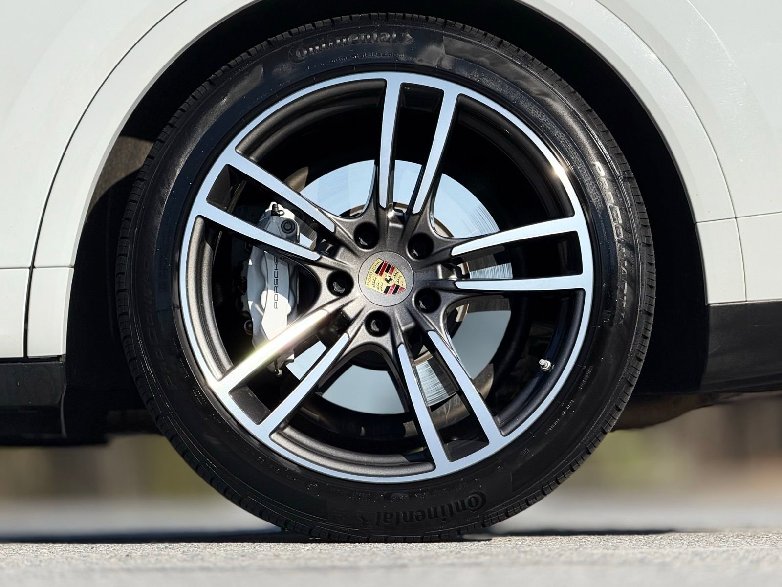 Used 2019 Porsche Cayenne Turbo image 18