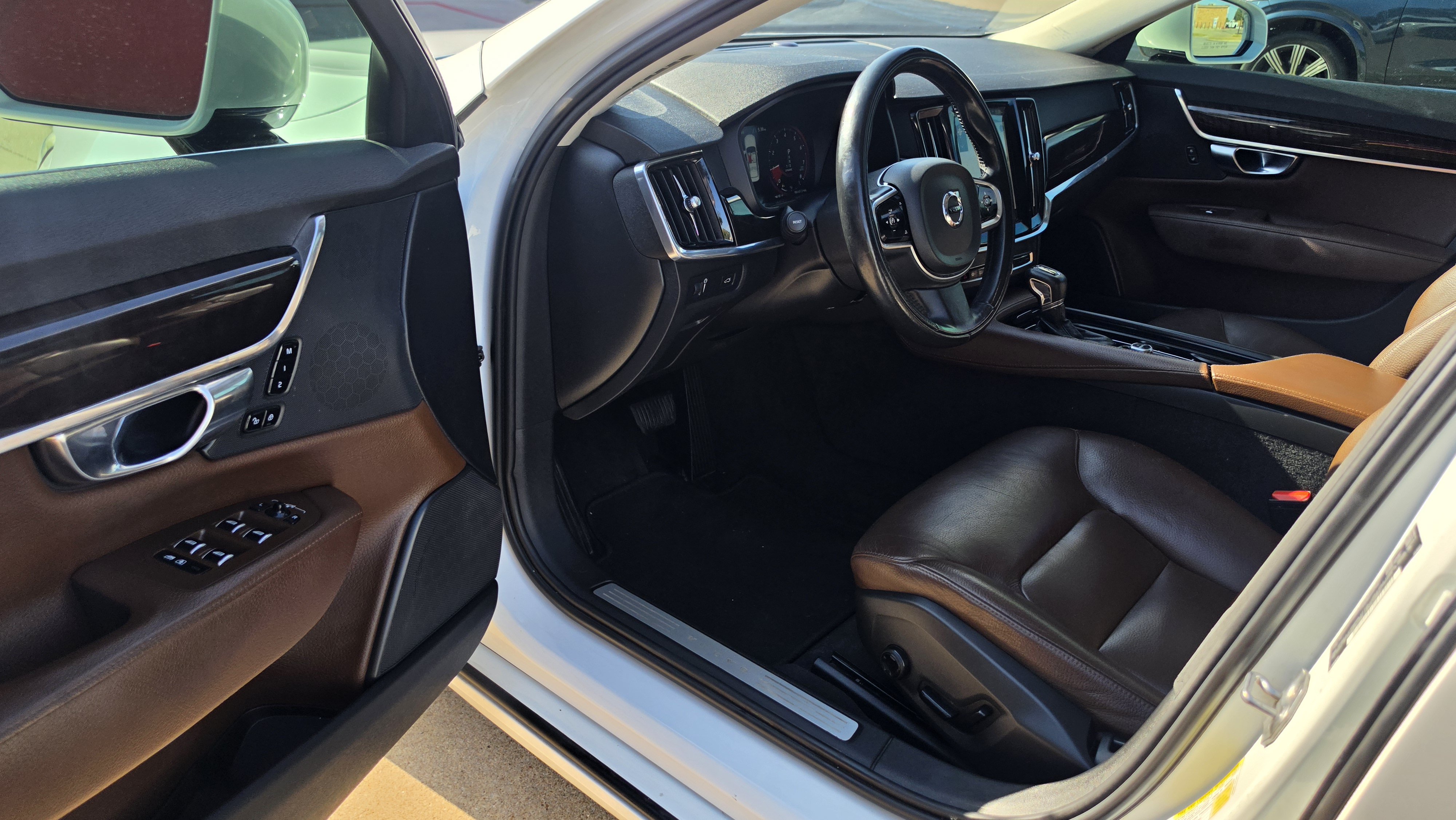 Used 2018 Volvo S90 T5 Momentum FWD image 23