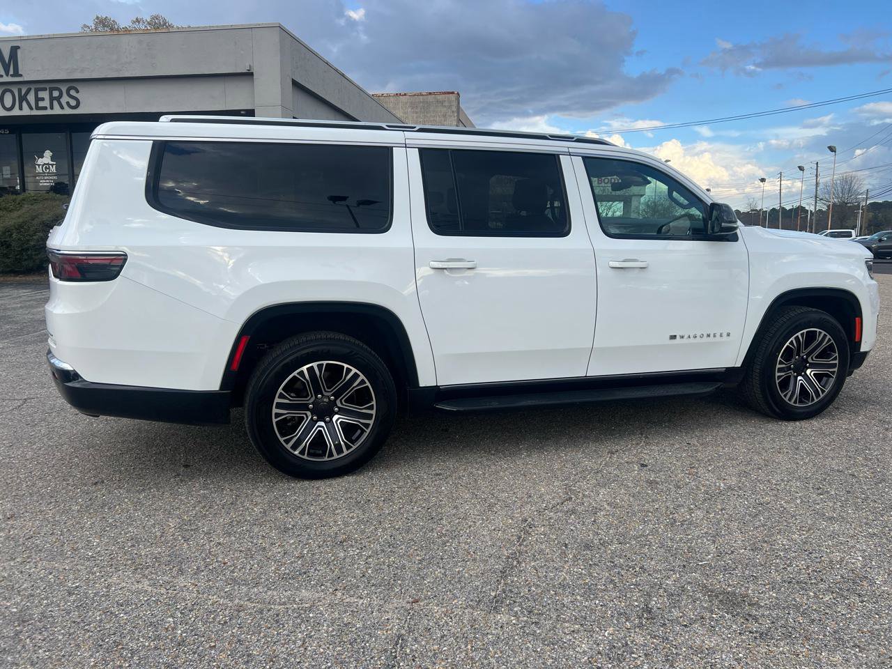 Used 2024 Jeep Wagoneer L Series II image 23