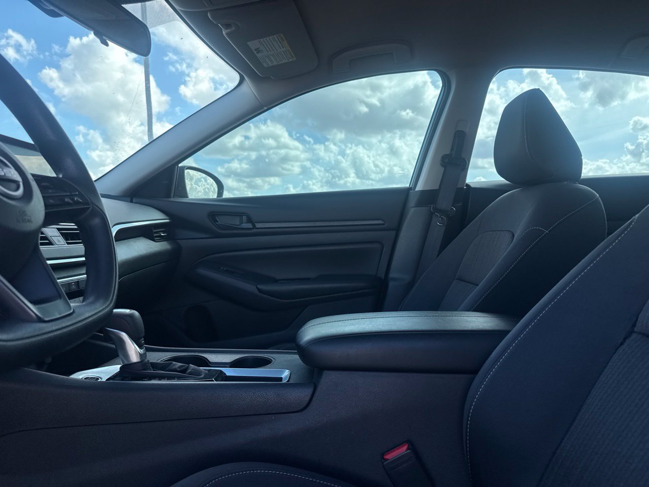 Used 2025 Nissan Altima 2.5 S FWD image 41