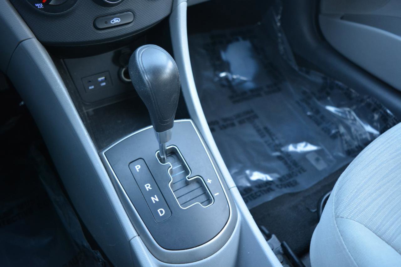 Used 2015 Hyundai Accent GLS image 23