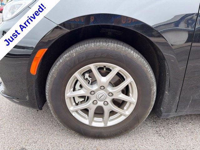 Used 2026 Chrysler Pacifica Select FWD image 8