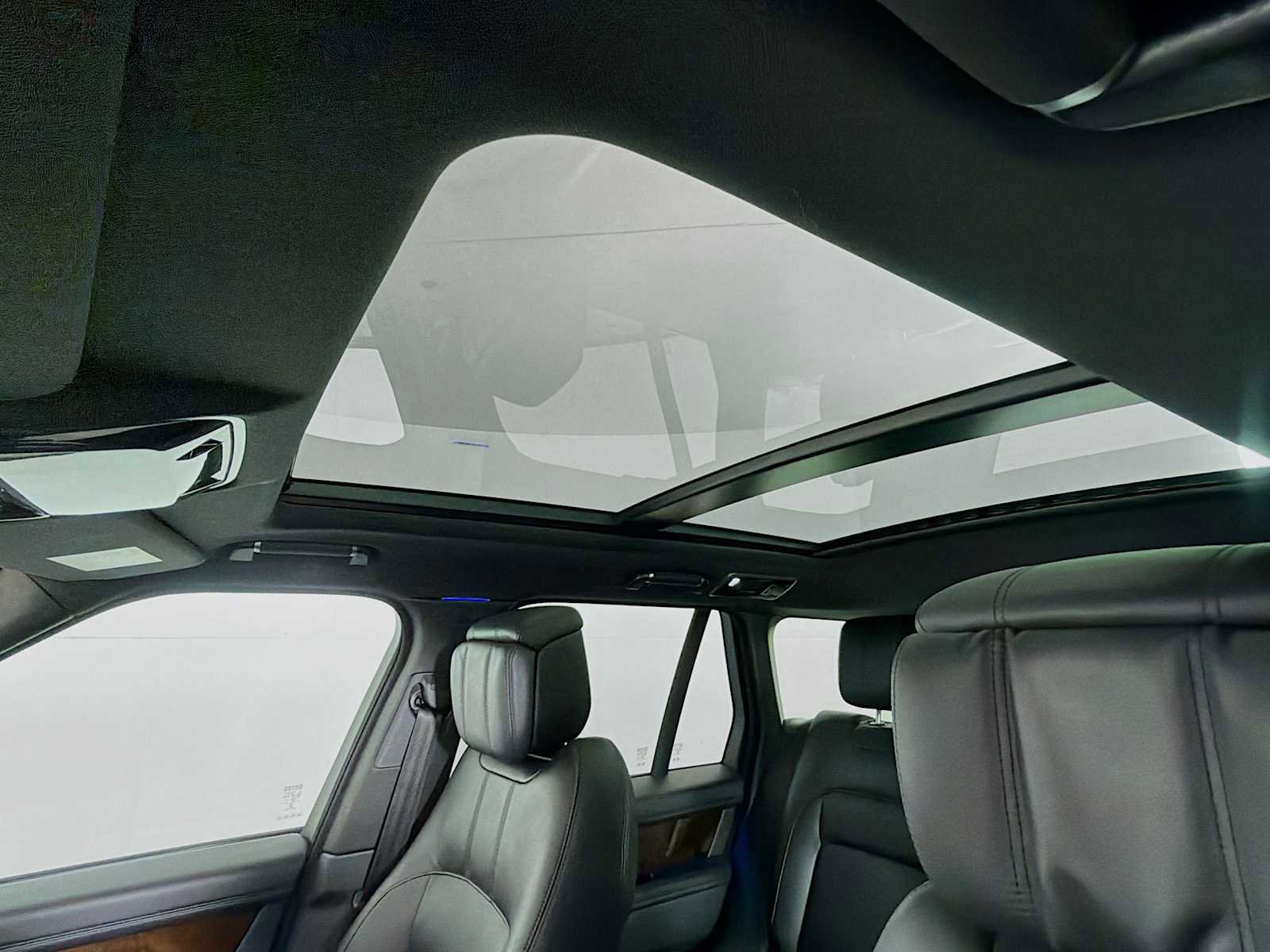 Used 2022 Land Rover Range Rover P525 Westminster Edition image 13