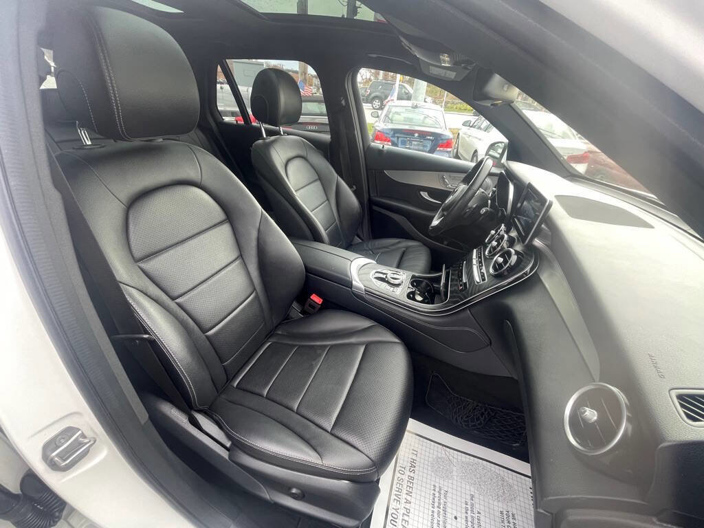 Used 2019 Mercedes-Benz GLC 300 4MATIC image 25
