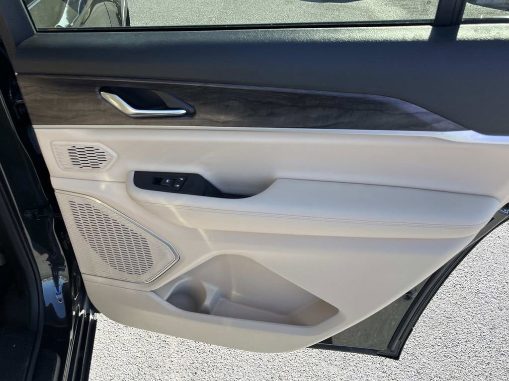 Used 2022 Jeep Grand Cherokee L Limited image 23