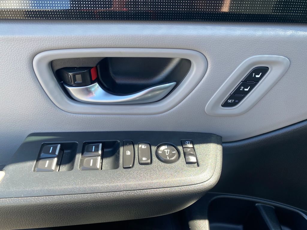 Used 2025 Honda Pilot Elite image 16