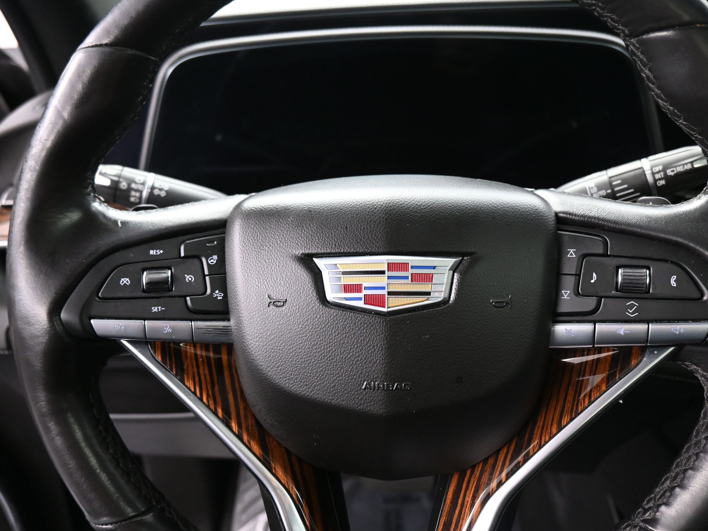 Used 2021 Cadillac Escalade Premium Luxury image 17