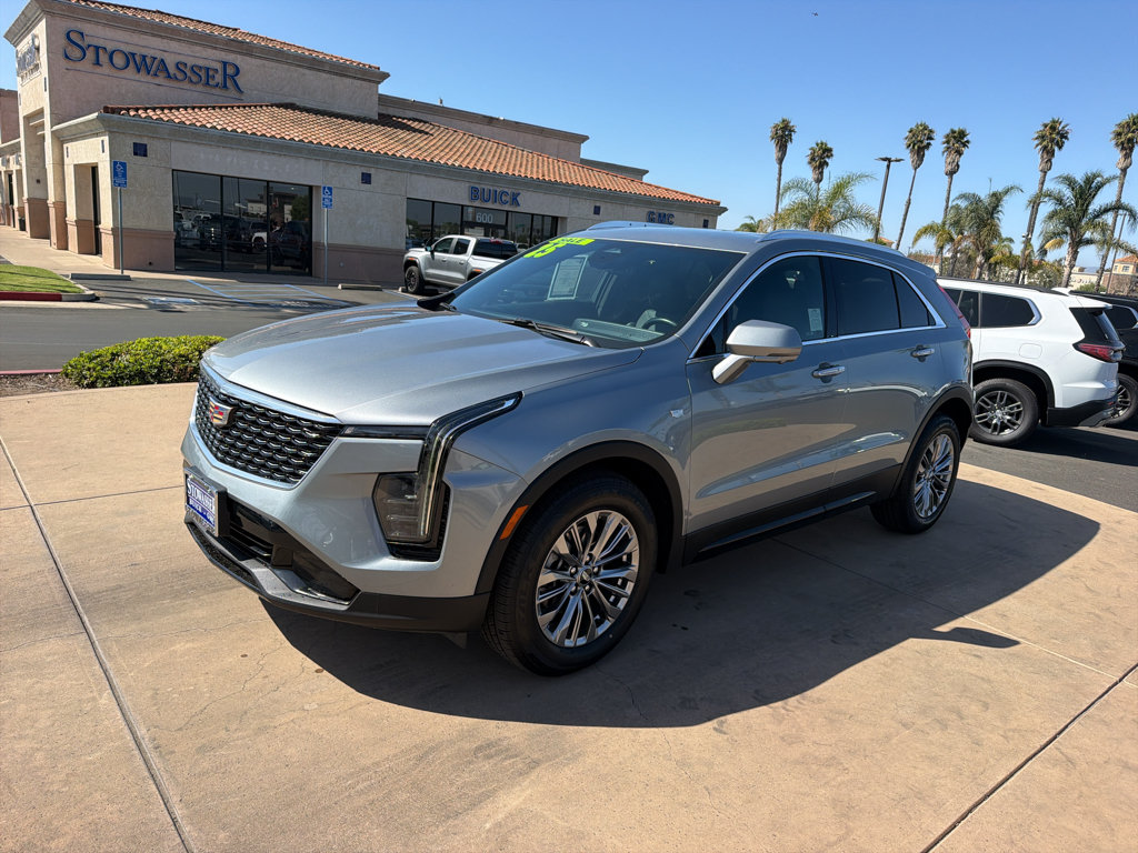 Used 2025 Cadillac XT4 Premium Luxury FWD image 1