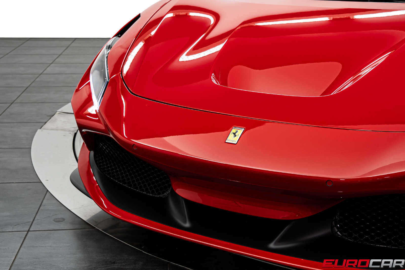 Used 2021 Ferrari F8 Tributo RWD image 13