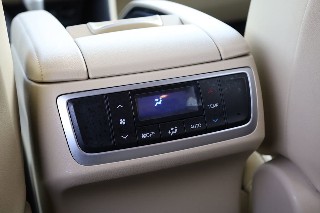 Used 2018 Toyota Highlander XLE image 24