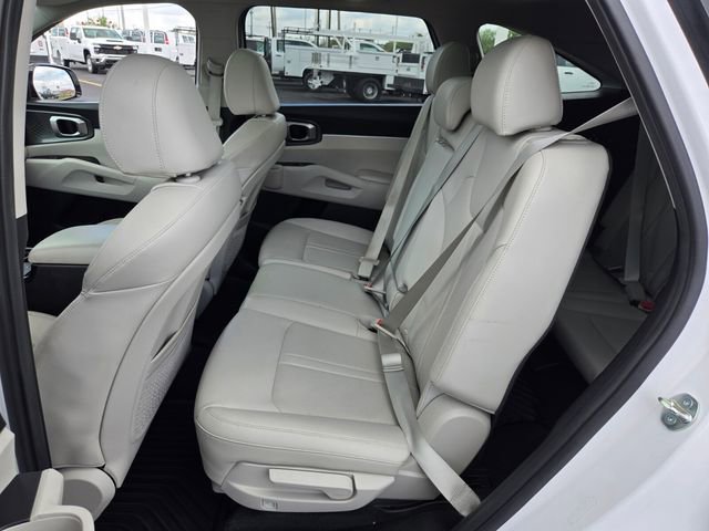 Used 2023 Kia Sorento S w/ Panoramic Sunroof Package image 12
