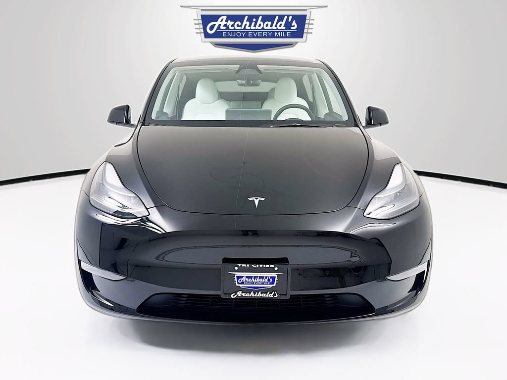 Used 2023 Tesla Model Y Long Range AWD/4WD image 2