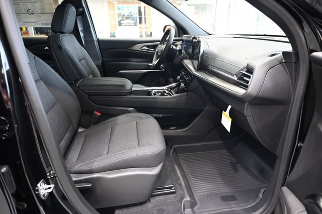 New 2027 Chevrolet Traverse LT w/ LPO, Floor Liner Package FWD image 10