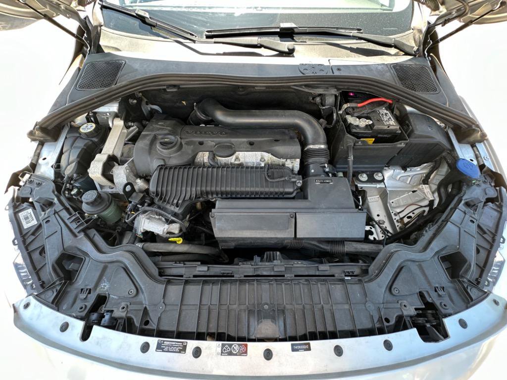 Used 2016 Volvo V60 T5 Cross Country image 8