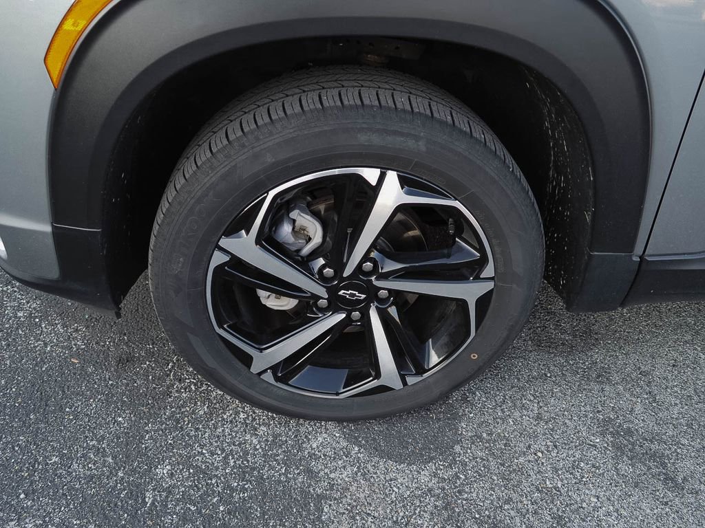 Used 2023 Chevrolet TrailBlazer RS w/ Sun and Liftgate Package AWD/4WD image 7