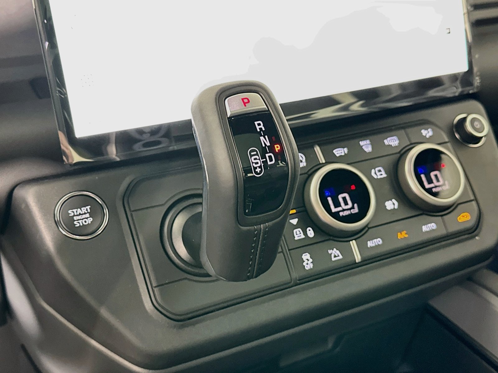 New 2026 Land Rover Defender 110 X-Dynamic SE AWD/4WD image 29
