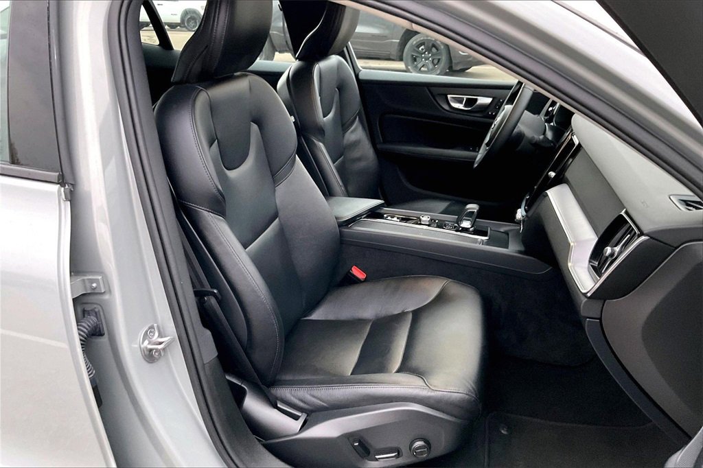Used 2024 Volvo S60 B5 Core image 7