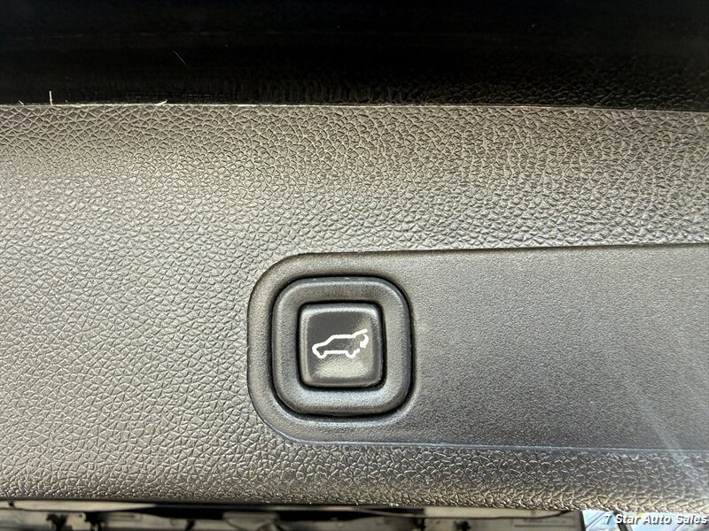 Used 2014 GMC Yukon XL Denali AWD/4WD image 27