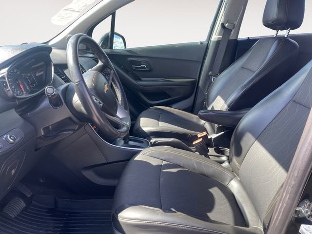 Used 2022 Chevrolet Trax LT w/ LT Convenience Package FWD image 9