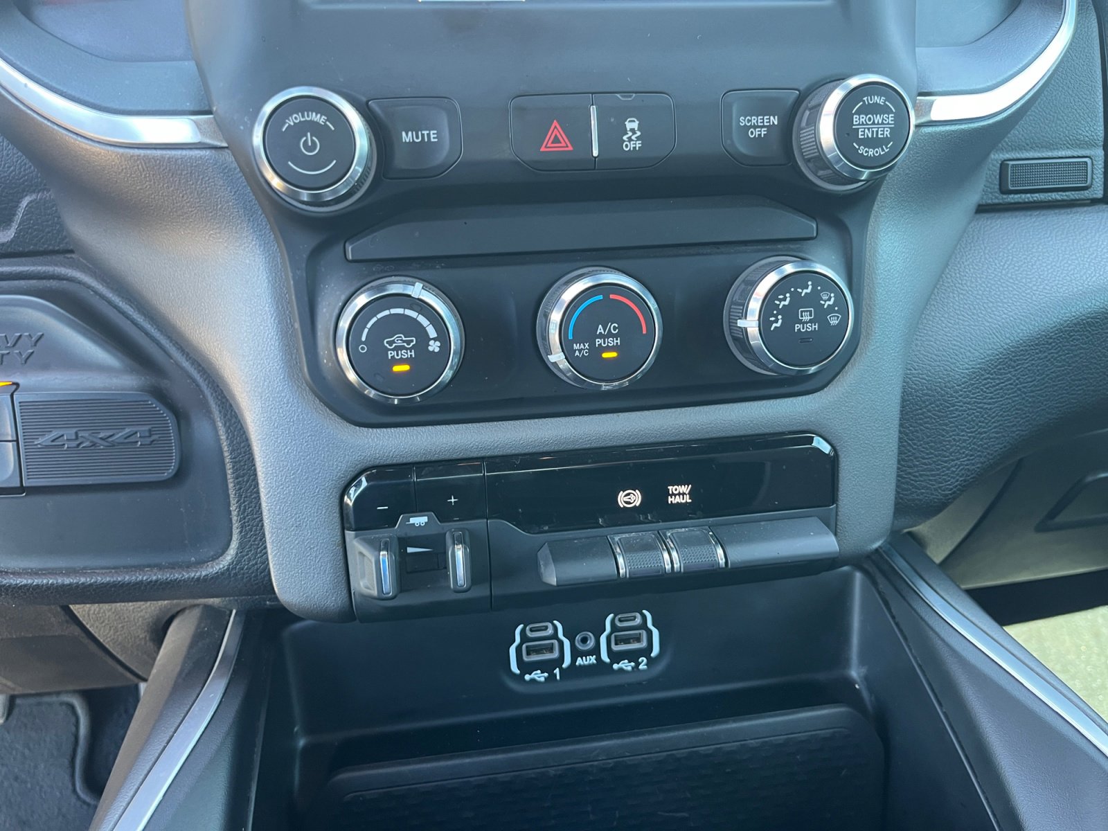 Used 2024 RAM 3500 Big Horn image 32