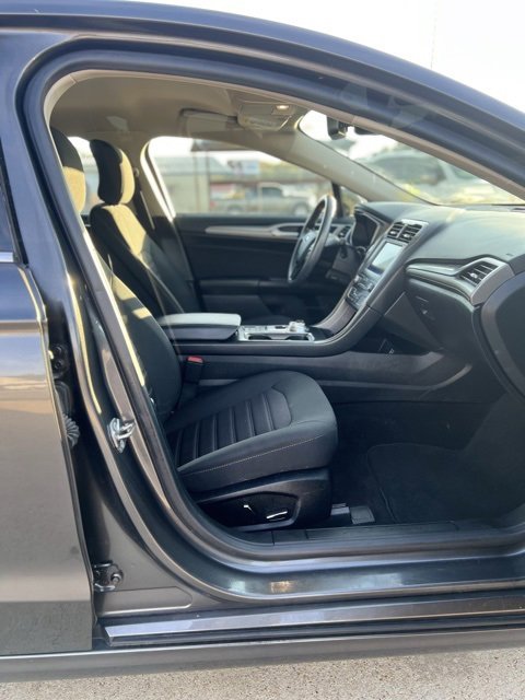 Used 2019 Ford Fusion SE image 24