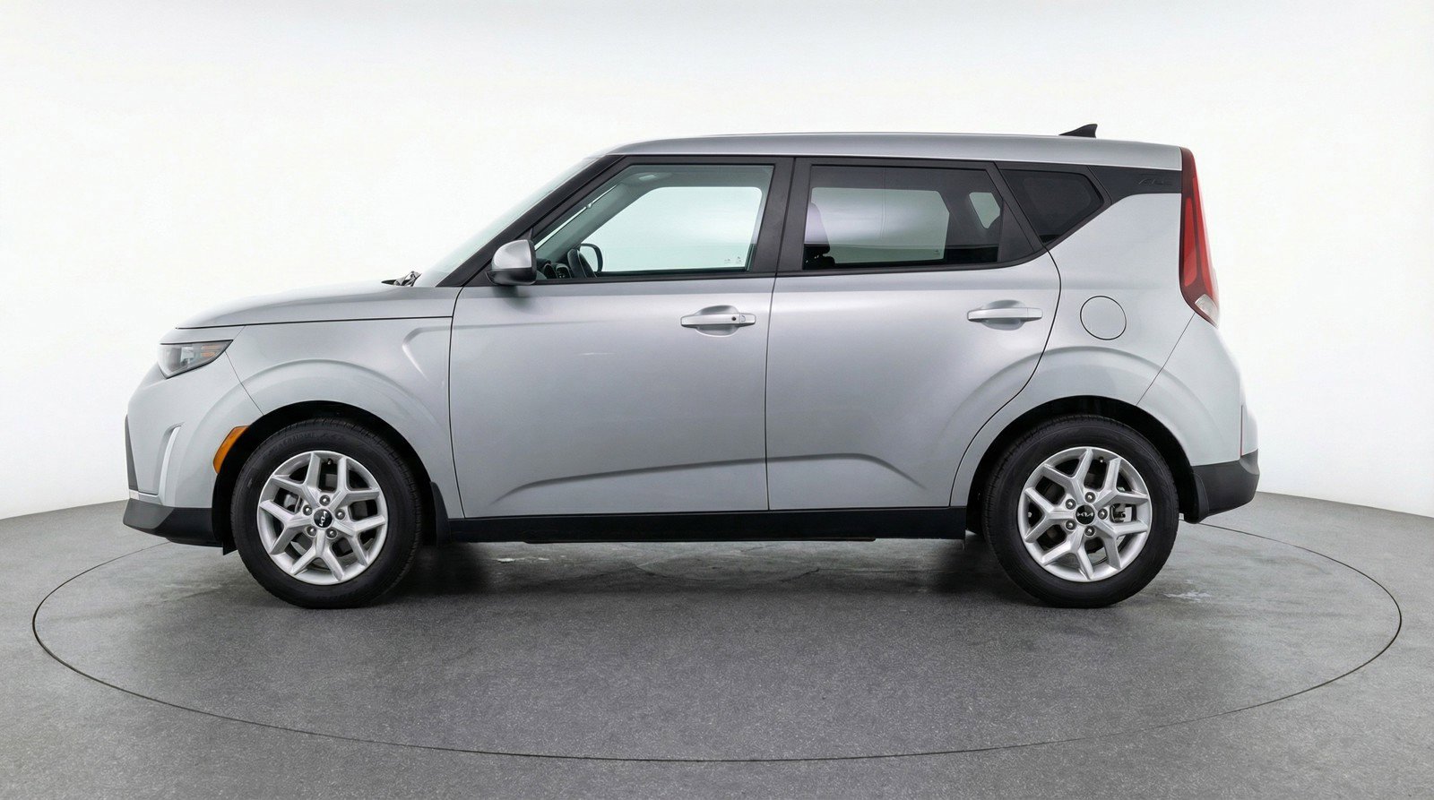 Used 2025 Kia Soul LX w/ LX Technology Package image 5