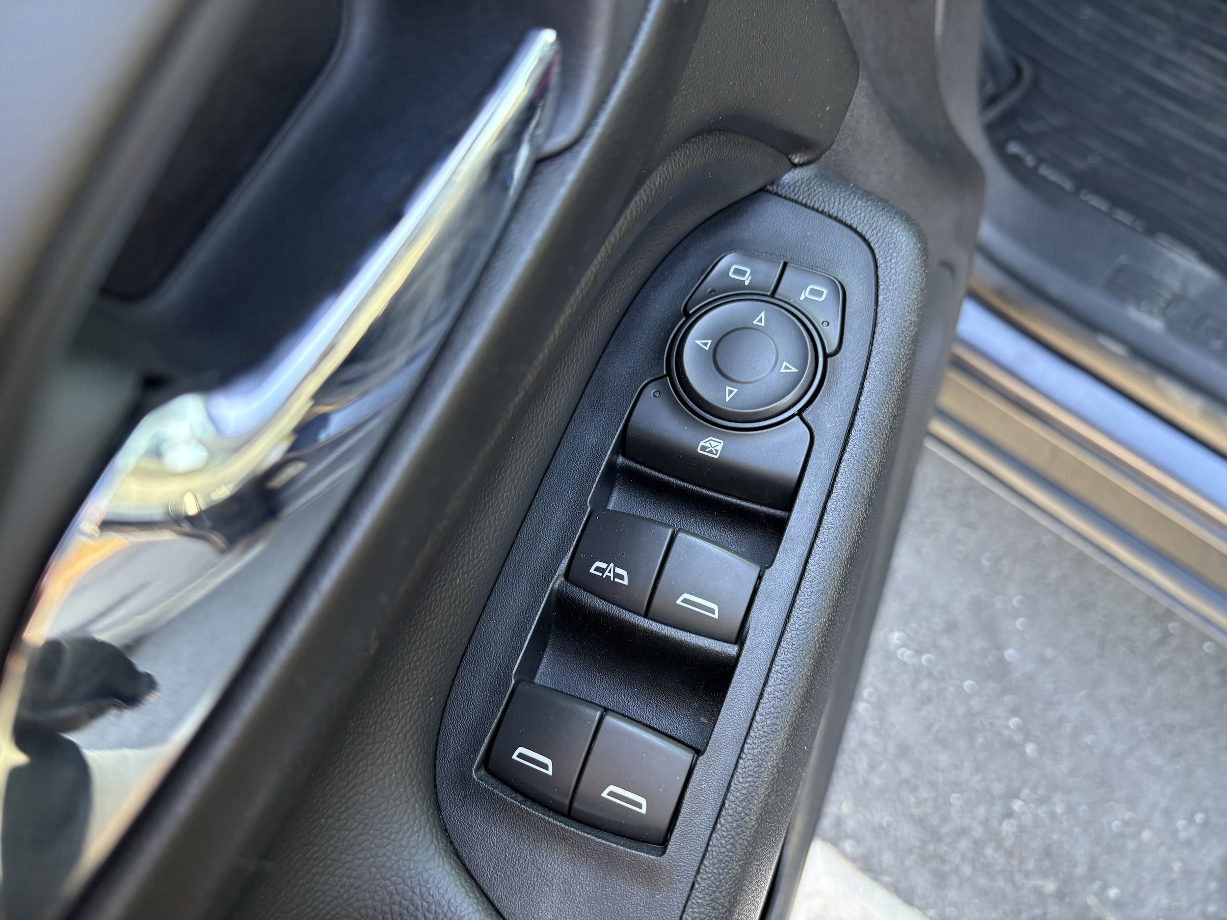 Used 2019 Chevrolet Equinox LT FWD image 24