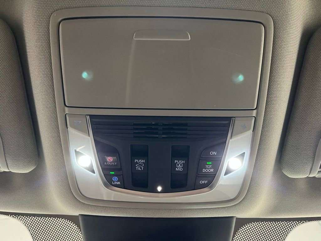 Certified 2023 Acura MDX SH-AWD w/ Technology Package image 8