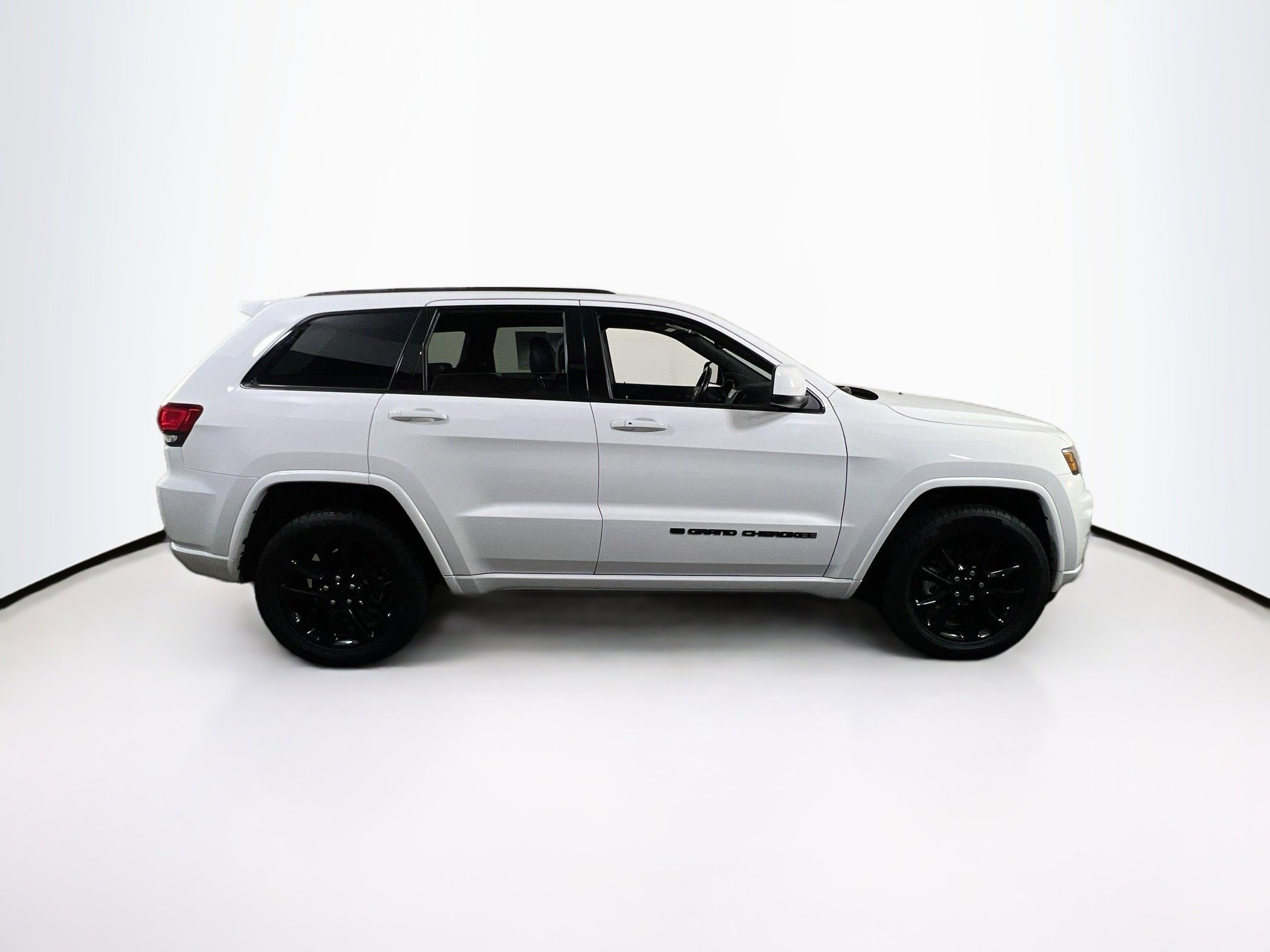 Used 2022 Jeep Grand Cherokee Laredo X image 4