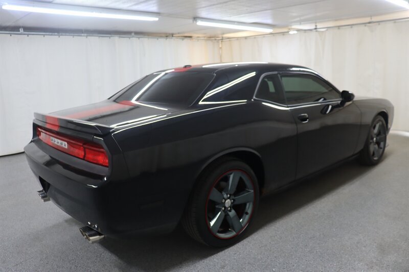 Used 2012 Dodge Challenger SXT RWD image 6