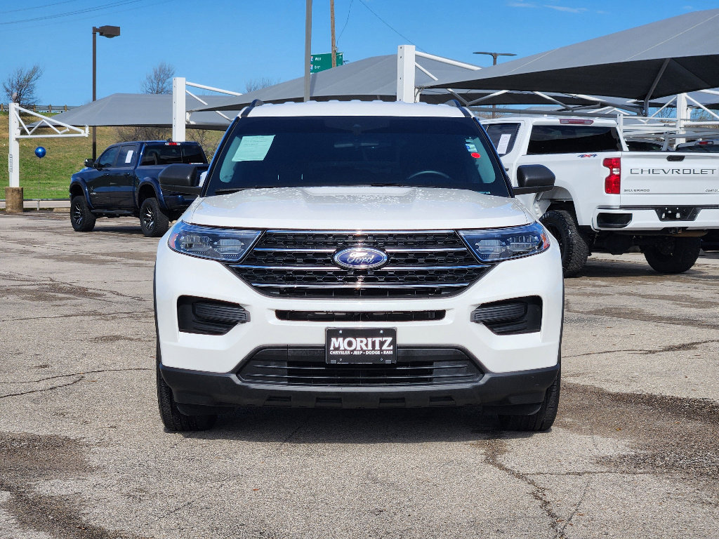 Used 2024 Ford Explorer XLT image 2