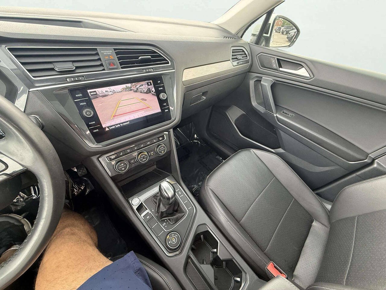 Used 2020 Volkswagen Tiguan SE w/ Panoramic Sunroof Package AWD/4WD image 19