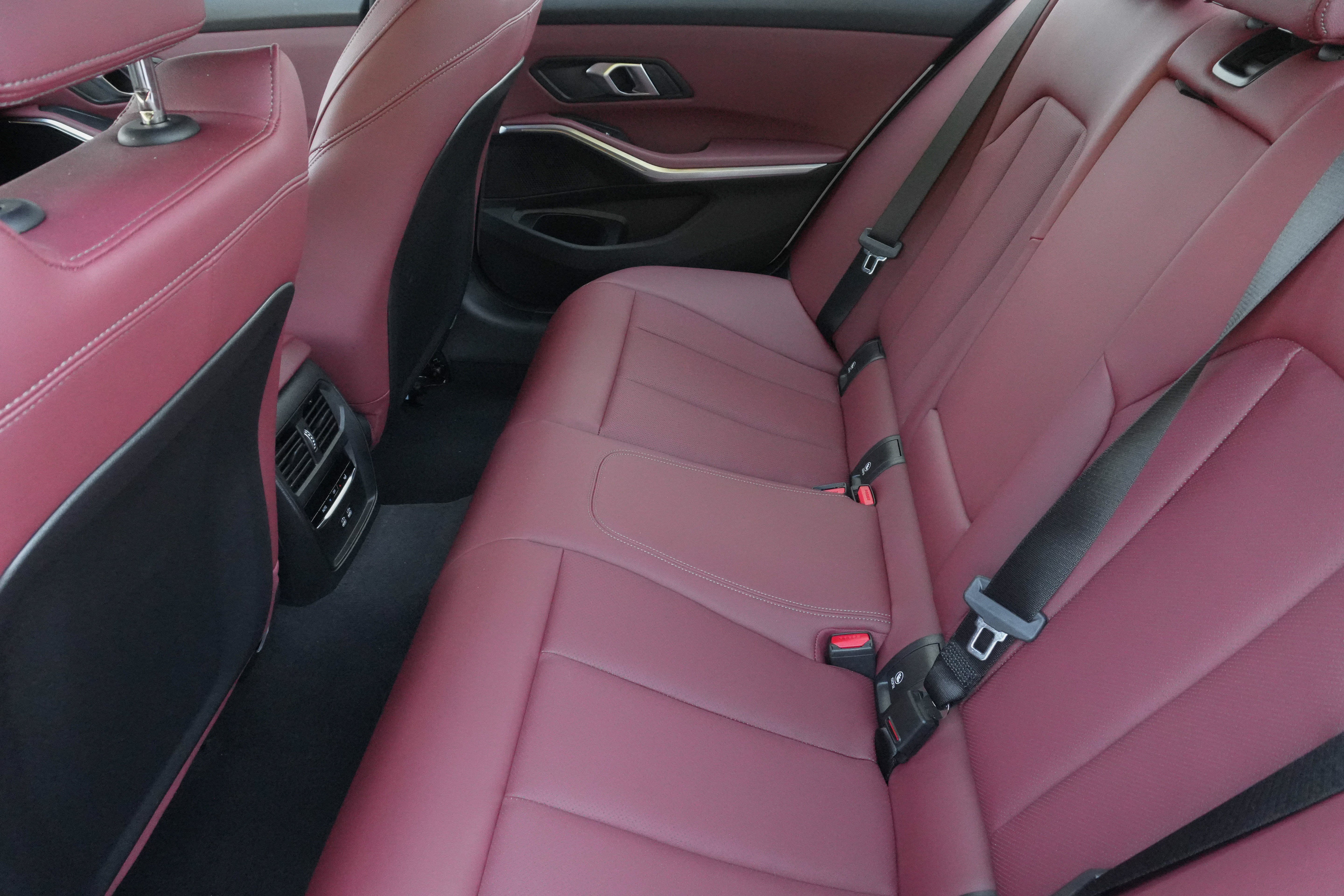 Certified 2025 BMW 330i Sedan RWD image 35