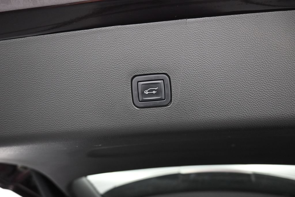 Used 2022 Chevrolet Traverse LT w/ LPO, Floor Liner Package FWD image 45