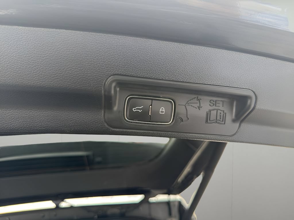 Used 2021 Ford Explorer Limited AWD/4WD image 16