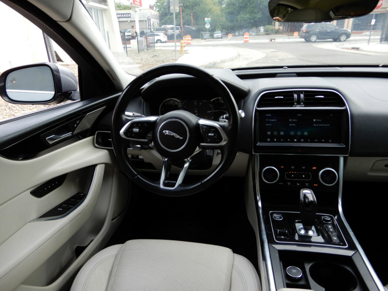 Used 2020 Jaguar XE S image 18