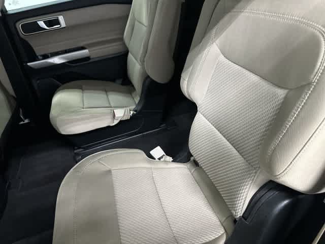 Used 2023 Ford Explorer XLT AWD/4WD image 11