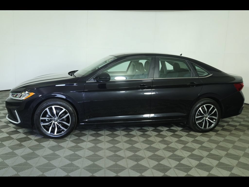 Used 2026 Volkswagen Jetta SE FWD image 4